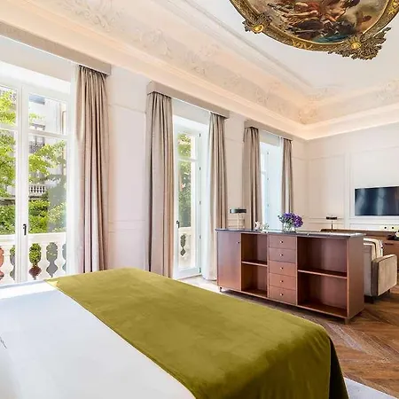Отель Rh Palacio Gran V A Гранада